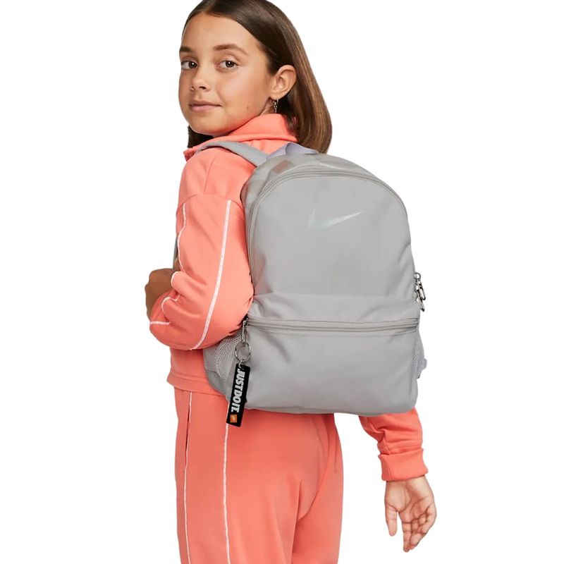 Maleta-Junior-Nike-Y-Nk-Brsla-Jdi-Mini-Bkpk-People-Plays-